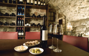 Obfelden Keller Apero 1280x800 1 300x188