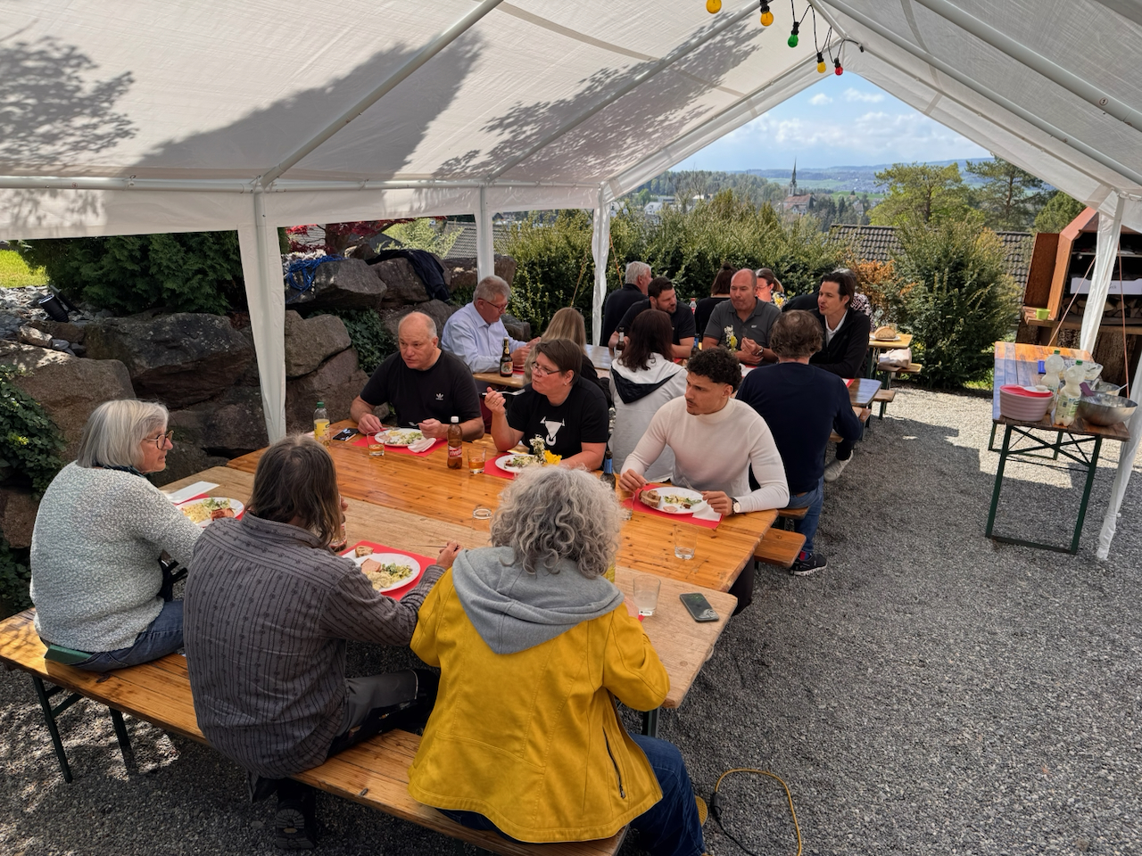 Zur Premiere ein sonniger Gwerbler-Zmittag